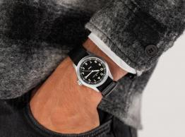 Khaki Field H69401430
